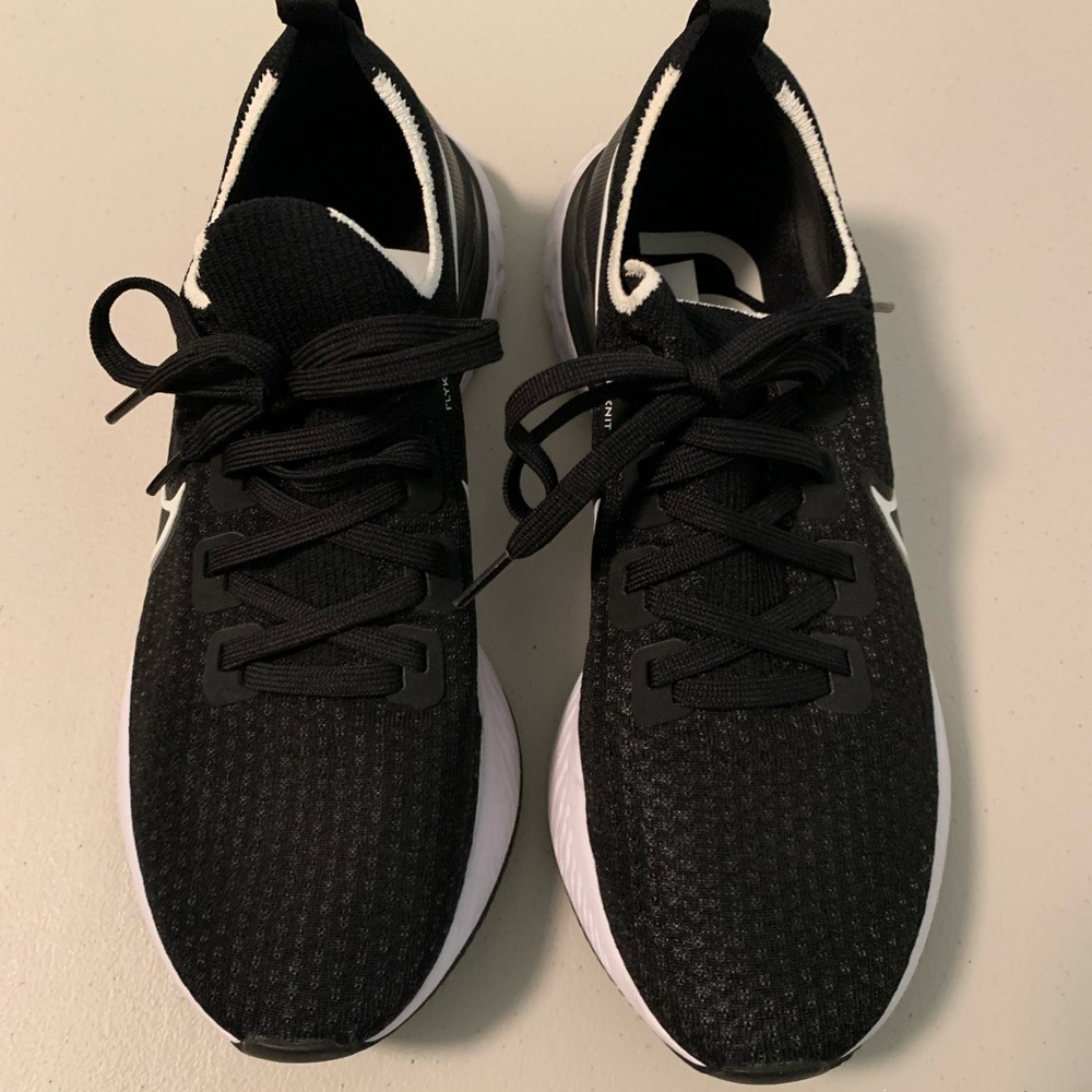 Nike Infinity React Black and white, Size 10.5